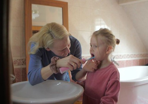 Передача "Мамин клуб" 4 апреля: чистим зубки правильно, собираем приданое малышу, консультируемся у эндокринолога