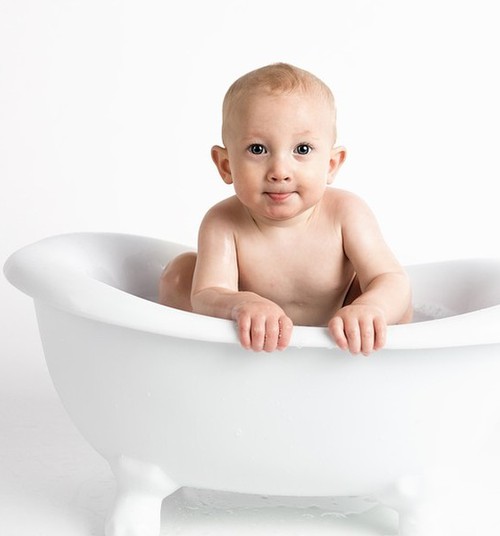 Конкурс комментариев: выиграй для  своего малыша шампунь Uriage Baby!