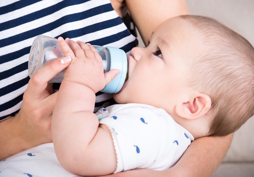 Заметки консультанта: отказ от груди в пользу… бутылочки или соски. Что делать?