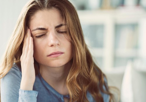 Опрос: сильные головные боли и мигрень чаще бывают у женщин и молодых людей