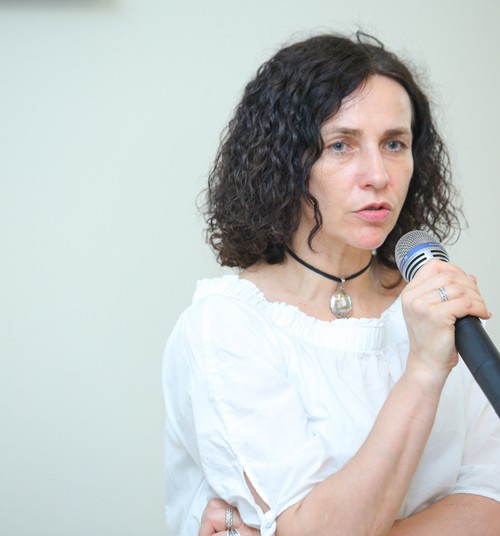 Министр образования дискутирует о пересчёте зарплаты педагогов. Ей отвечает директор детского сада