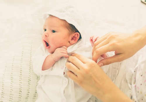 ВИДЕО: всё о развитии малыша в первый месяц жизни