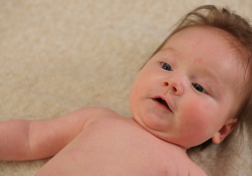 Как поменять подгузники активному малышу: ВИДЕОсоветы