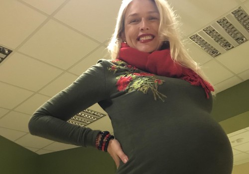 Сумка в роддом? В ней красная помада и шампанское!