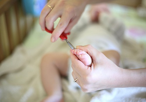 ФОТО: Как обстричь ногти малышу?