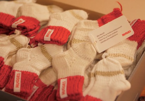Huggies подарит носочки рождённым в рождественское время малышам