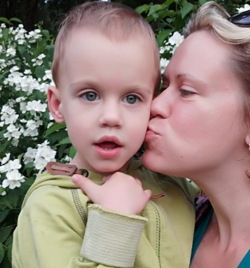 6-летнему рижанину Лёне Устименко нужна помощь на оплату лечения